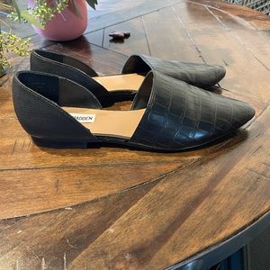 Steve Madden black leather crocodile flats